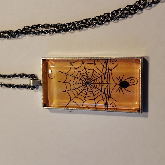Handcrafted Spider Pendent - Picture 2 of 3
